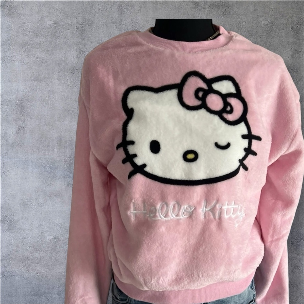 Hello Kitty Woman’s fleece pullover sweatershirt  embroidered text Sz Medium